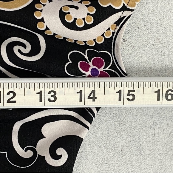 Majora V Neck Top with Cap Sleeves Purple Paisley Sz Medium - Picture 8 of 9